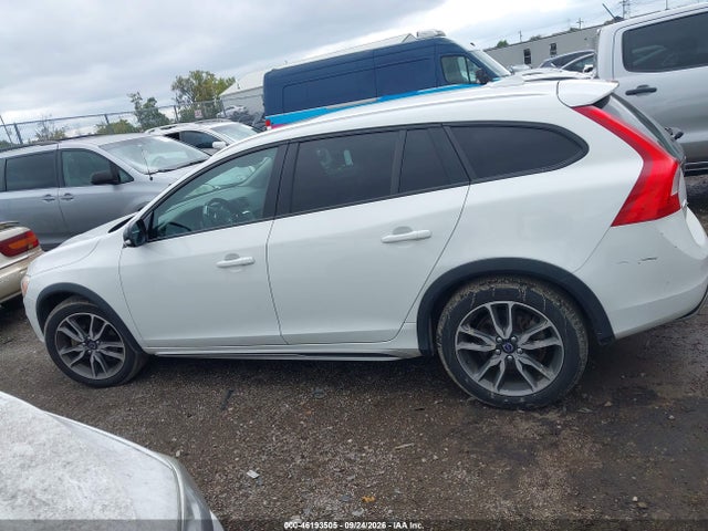 46193505 :رقم المزاد ، YV4612HKXG1006334 vin ، 2016 Volvo V60 Cross Country T5 مزاد بيع