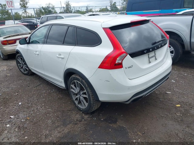 46193505 :رقم المزاد ، YV4612HKXG1006334 vin ، 2016 Volvo V60 Cross Country T5 مزاد بيع