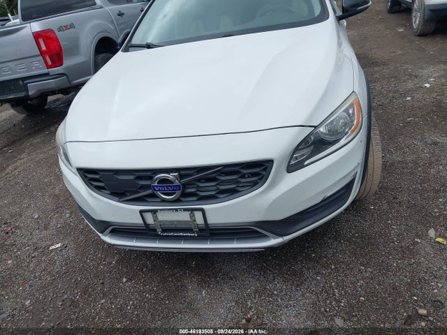 46193505 :رقم المزاد ، YV4612HKXG1006334 vin ، 2016 Volvo V60 Cross Country T5 مزاد بيع