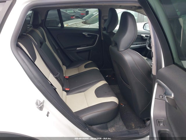 46193505 :رقم المزاد ، YV4612HKXG1006334 vin ، 2016 Volvo V60 Cross Country T5 مزاد بيع