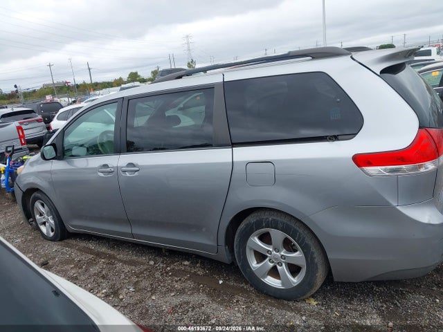 2012 Toyota Sienna Le V6 8 Passenger მანქანა იყიდება აუქციონზე, vin: 5TDKK3DC5CS266009, აუქციონის ნომერი: 46193672