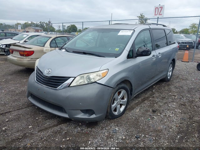 2012 Toyota Sienna Le V6 8 Passenger მანქანა იყიდება აუქციონზე, vin: 5TDKK3DC5CS266009, აუქციონის ნომერი: 46193672