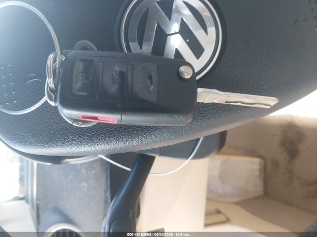 2009 Volkswagen New Beetle 2.5l მანქანა იყიდება აუქციონზე, vin: 3VWRF31YX9M401476, აუქციონის ნომერი: 46193684
