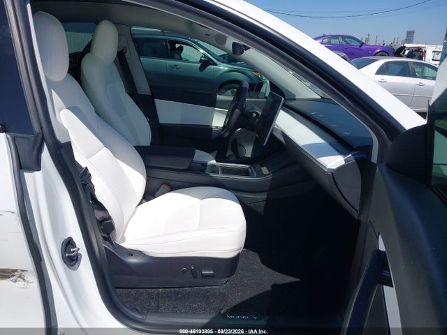 Продаж на аукціоні авто 2021 Tesla Model Y Standard Range, vin: 5YJYGDED3MF123395, номер лоту: 46193895