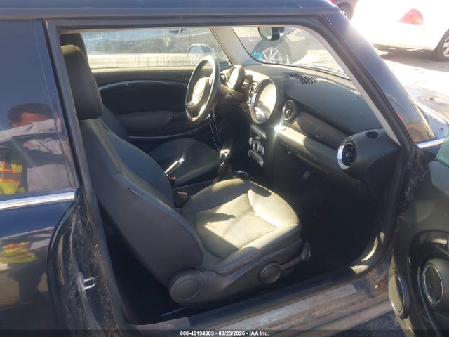 2009 Mini Cooper Hardtop მანქანა იყიდება აუქციონზე, vin: WMWMF33509TU72975, აუქციონის ნომერი: 46194003