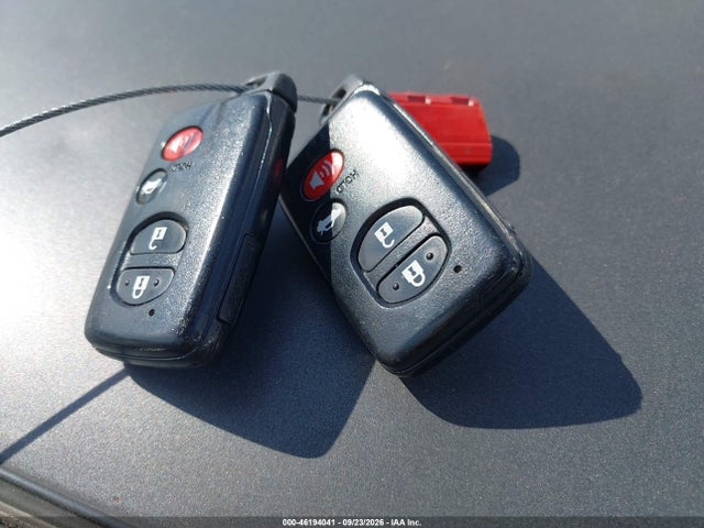 46194041 :رقم المزاد ، 4T1BB3EK3BU136208 vin ، 2011 Toyota Camry Hybrid مزاد بيع