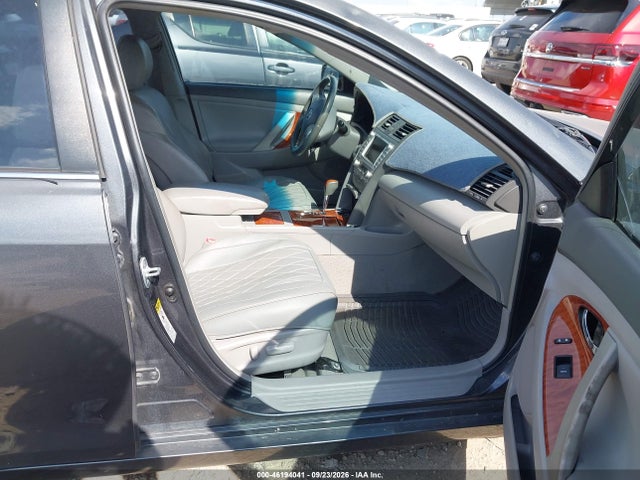 46194041 :رقم المزاد ، 4T1BB3EK3BU136208 vin ، 2011 Toyota Camry Hybrid مزاد بيع