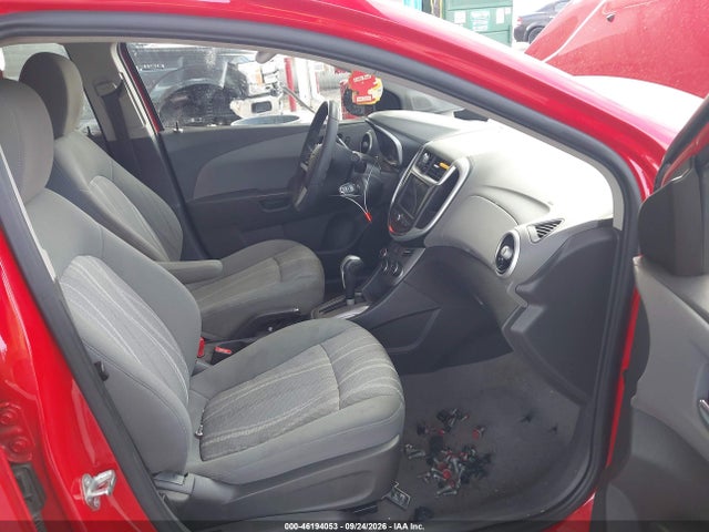46194053 :رقم المزاد ، 1G1JD5SBXK4112118 vin ، 2019 Chevrolet Sonic Lt Auto مزاد بيع