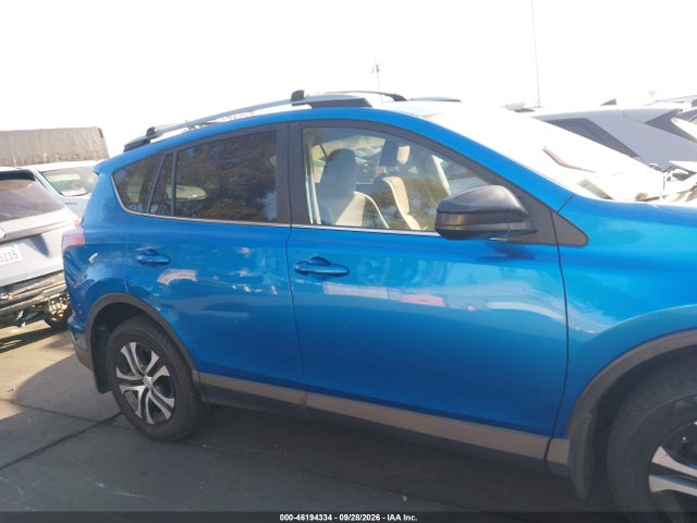 2017 Toyota Rav4 Le მანქანა იყიდება აუქციონზე, vin: JTMZFREV3HJ703273, აუქციონის ნომერი: 46194334