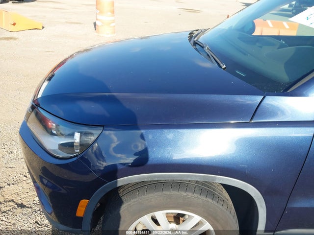 WVGAV7AXXFW599498 Volkswagen TIGUAN S