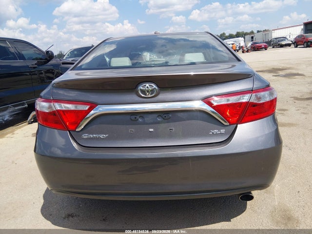 46194536 :رقم المزاد ، 4T1BF1FK5FU933296 vin ، 2015 Toyota Camry Xle مزاد بيع