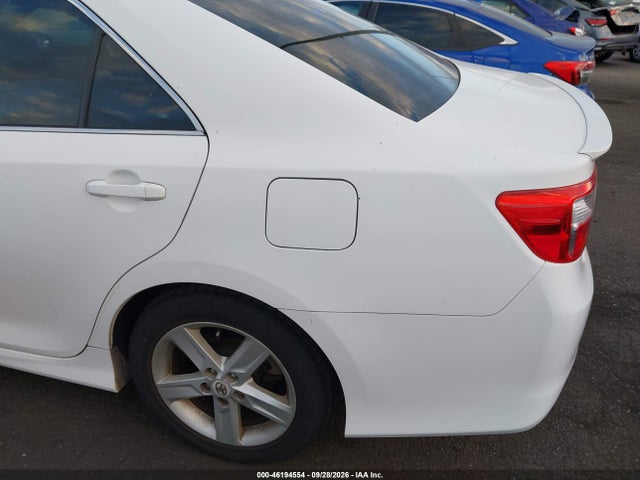 46194554 :رقم المزاد ، 4T1BF1FKXCU521631 vin ، 2012 Toyota Camry Se مزاد بيع