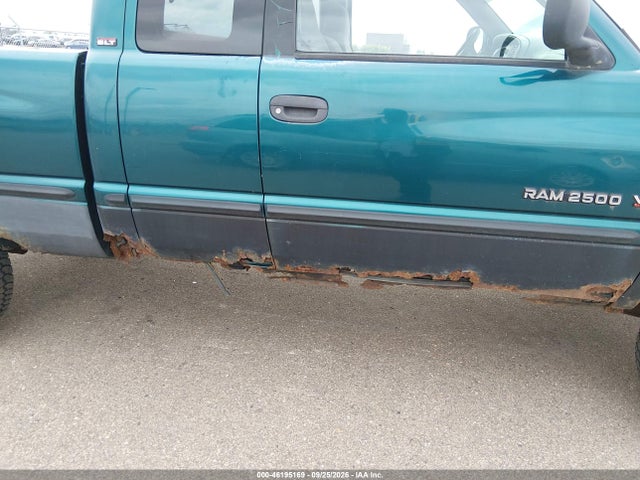 46195169 :رقم المزاد ، 3B7KF23W9XG205633 vin ، 1999 Dodge Ram 2500 St مزاد بيع
