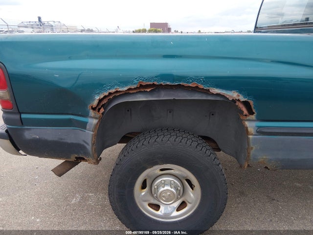 46195169 :رقم المزاد ، 3B7KF23W9XG205633 vin ، 1999 Dodge Ram 2500 St مزاد بيع