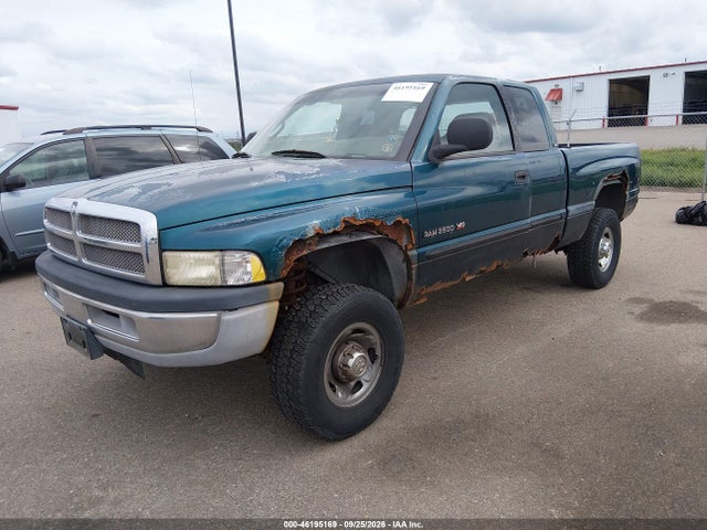 46195169 :رقم المزاد ، 3B7KF23W9XG205633 vin ، 1999 Dodge Ram 2500 St مزاد بيع