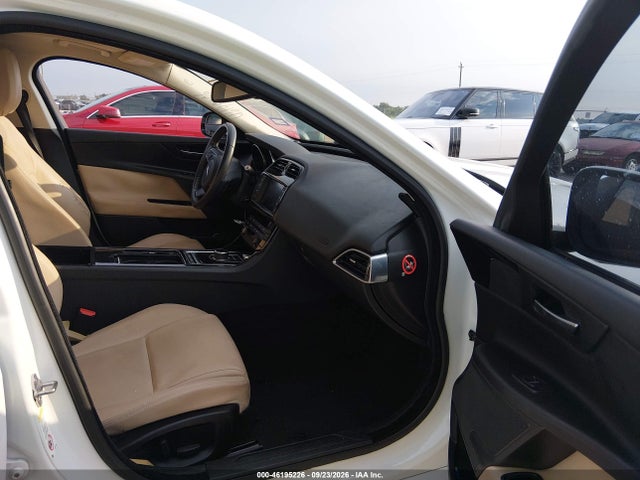Jaguar Xe 25t 2018 SAJAR4FX9JCP27838 Image 5