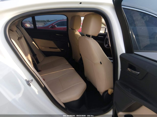 Jaguar Xe 25t 2018 SAJAR4FX9JCP27838 Image 8