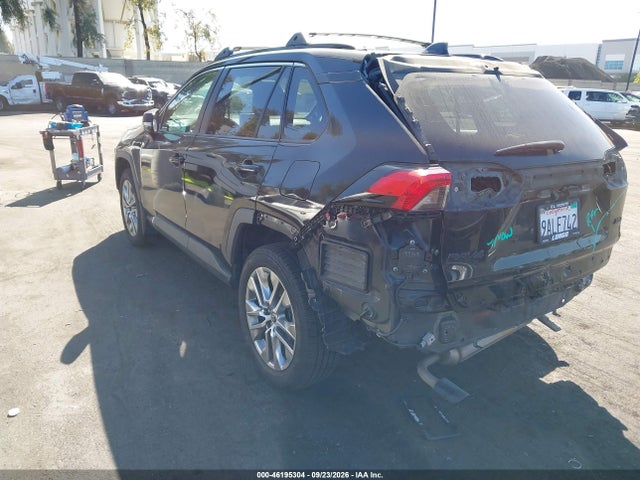 46195304 :رقم المزاد ، 2T3C1RFV1NC183799 vin ، 2022 Toyota Rav4 Xle Premium مزاد بيع