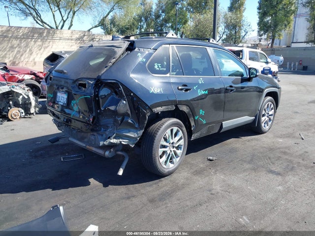 46195304 :رقم المزاد ، 2T3C1RFV1NC183799 vin ، 2022 Toyota Rav4 Xle Premium مزاد بيع