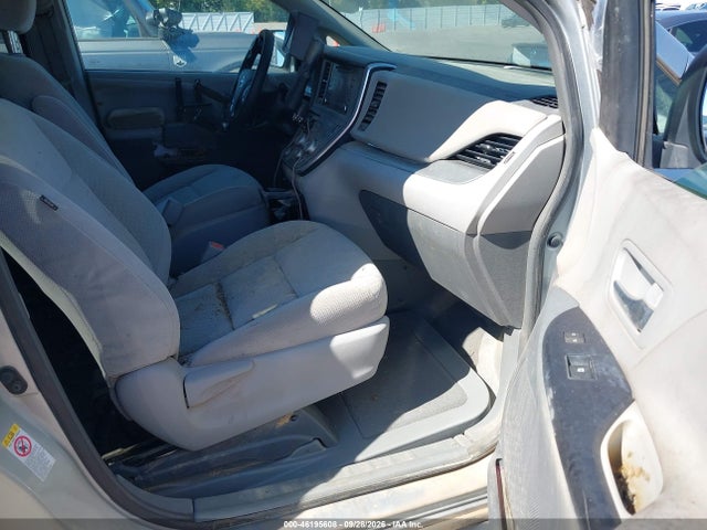 2019 Toyota Sienna Le 7 Passenger მანქანა იყიდება აუქციონზე, vin: 5TDKZ3DC9KS994006, აუქციონის ნომერი: 46195608