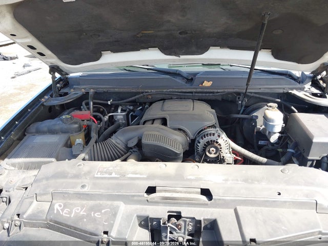 46195844 :رقم المزاد ، 1GNSKJE38BR377161 vin ، 2011 Chevrolet Suburban 1500 Lt1 مزاد بيع