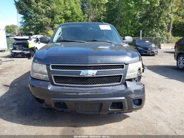 46195844 :رقم المزاد ، 1GNSKJE38BR377161 vin ، 2011 Chevrolet Suburban 1500 Lt1 مزاد بيع