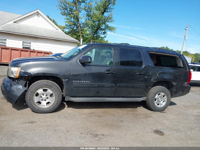 46195844 :رقم المزاد ، 1GNSKJE38BR377161 vin ، 2011 Chevrolet Suburban 1500 Lt1 مزاد بيع