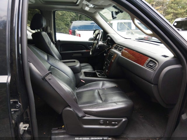 46195844 :رقم المزاد ، 1GNSKJE38BR377161 vin ، 2011 Chevrolet Suburban 1500 Lt1 مزاد بيع
