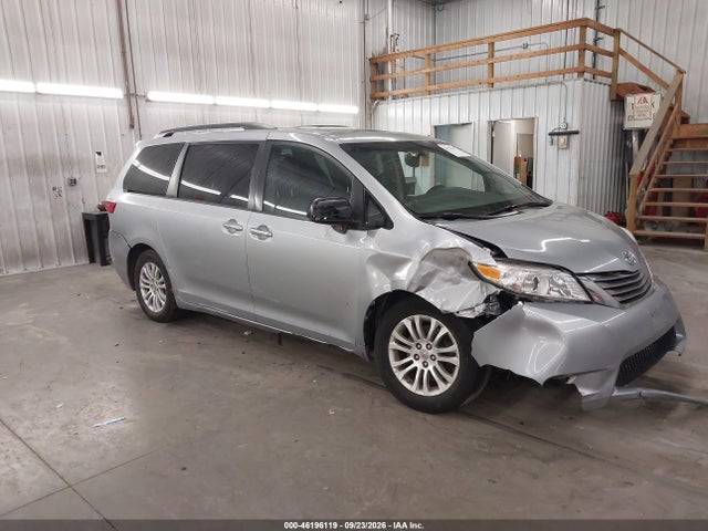46196119 :رقم المزاد ، 5TDYK3DC1FS560232 vin ، 2015 Toyota Sienna Xle 8 Passenger مزاد بيع