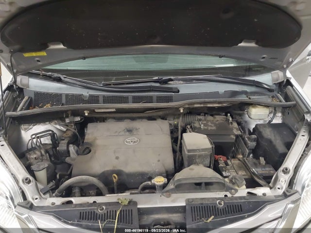46196119 :رقم المزاد ، 5TDYK3DC1FS560232 vin ، 2015 Toyota Sienna Xle 8 Passenger مزاد بيع