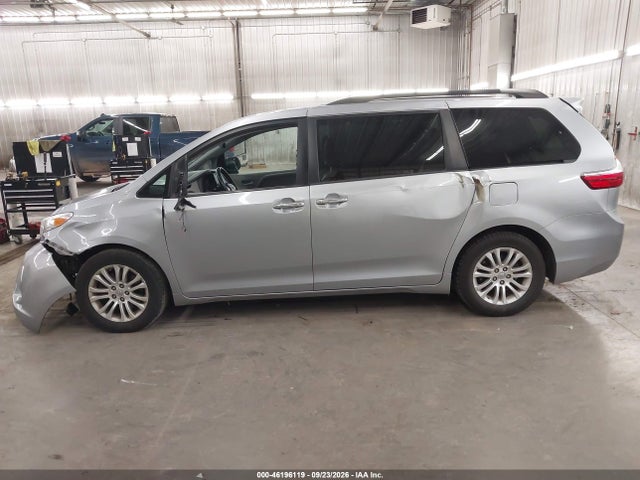 46196119 :رقم المزاد ، 5TDYK3DC1FS560232 vin ، 2015 Toyota Sienna Xle 8 Passenger مزاد بيع