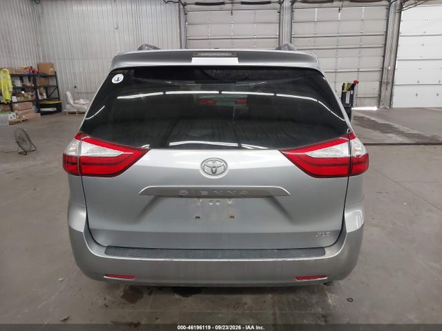 46196119 :رقم المزاد ، 5TDYK3DC1FS560232 vin ، 2015 Toyota Sienna Xle 8 Passenger مزاد بيع