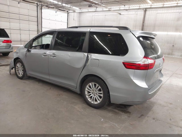 46196119 :رقم المزاد ، 5TDYK3DC1FS560232 vin ، 2015 Toyota Sienna Xle 8 Passenger مزاد بيع