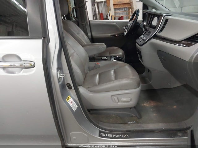 46196119 :رقم المزاد ، 5TDYK3DC1FS560232 vin ، 2015 Toyota Sienna Xle 8 Passenger مزاد بيع