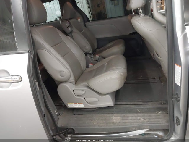 46196119 :رقم المزاد ، 5TDYK3DC1FS560232 vin ، 2015 Toyota Sienna Xle 8 Passenger مزاد بيع
