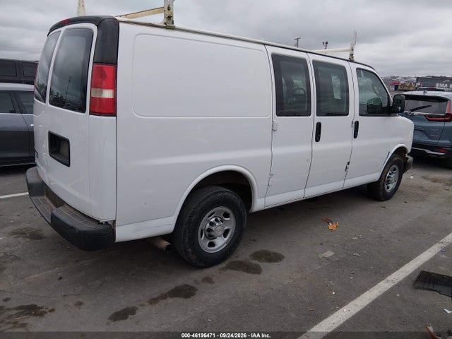 Chevrolet Express 2500 Work Van 2016 1GCWGAFF0G1334153 Image 4