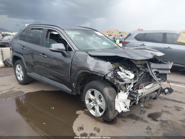 46196517 :رقم المزاد ، 2T3W1RFV2MW121547 vin ، 2021 Toyota Rav4 Xle مزاد بيع