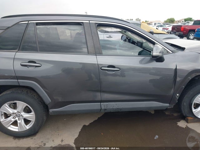 46196517 :رقم المزاد ، 2T3W1RFV2MW121547 vin ، 2021 Toyota Rav4 Xle مزاد بيع