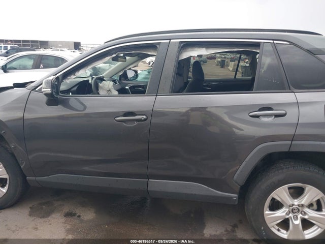 46196517 :رقم المزاد ، 2T3W1RFV2MW121547 vin ، 2021 Toyota Rav4 Xle مزاد بيع