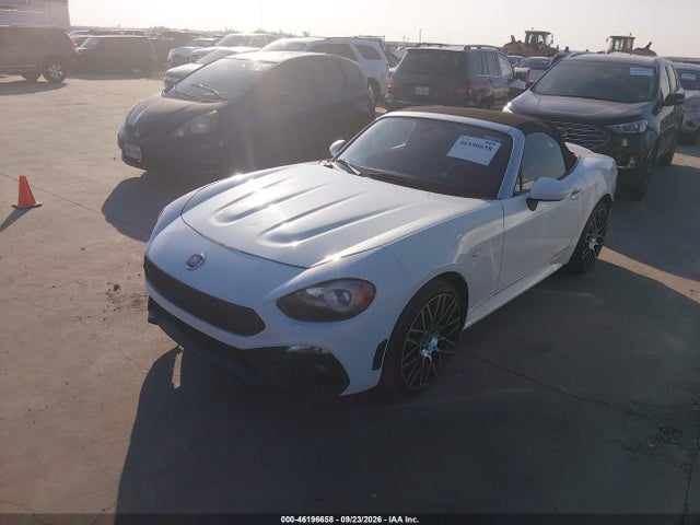 Fiat 124 Spider Lusso 2017 JC1NFAEK2H0101392 Image 2