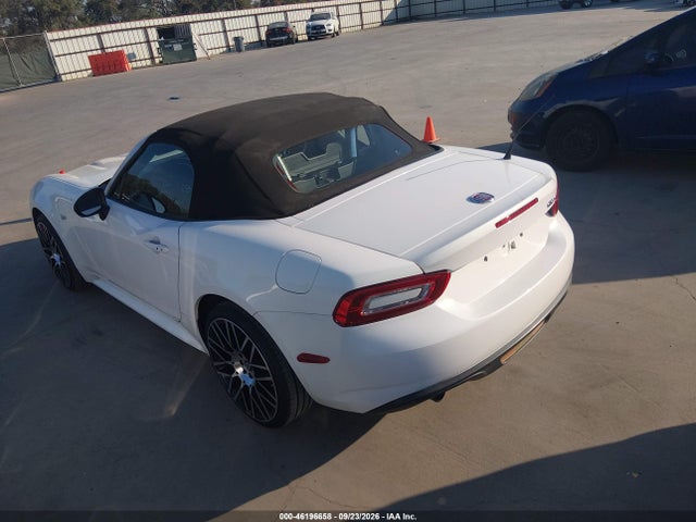 Fiat 124 Spider Lusso 2017 JC1NFAEK2H0101392 Image 3
