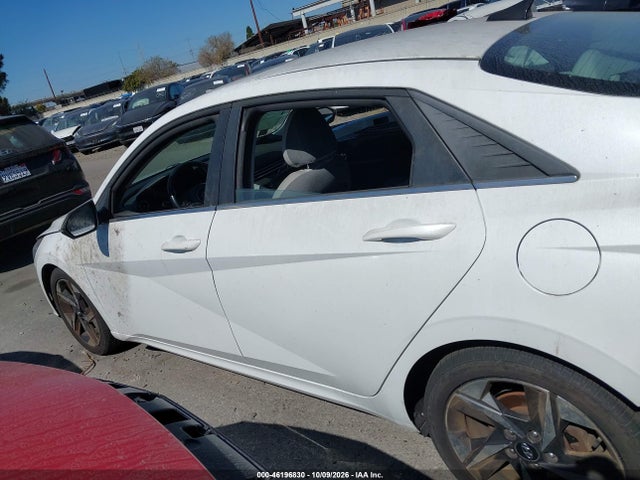 Hyundai Elantra Limited 2021 5NPLP4AG6MH000170 Image 15