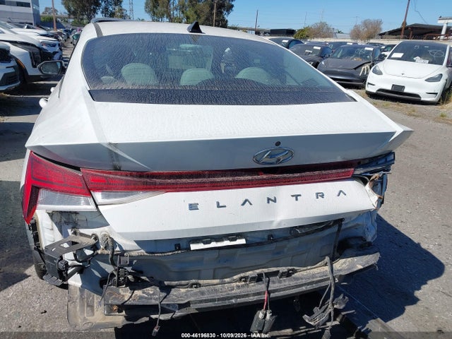Hyundai Elantra Limited 2021 5NPLP4AG6MH000170 Image 17