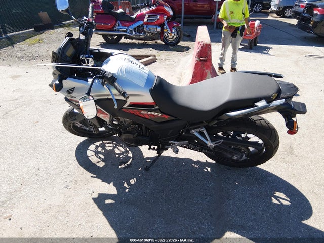 46196915 :رقم المزاد ، MLHPC4601J5500223 vin ، 2018 Honda Cb500 Xa - Abs مزاد بيع