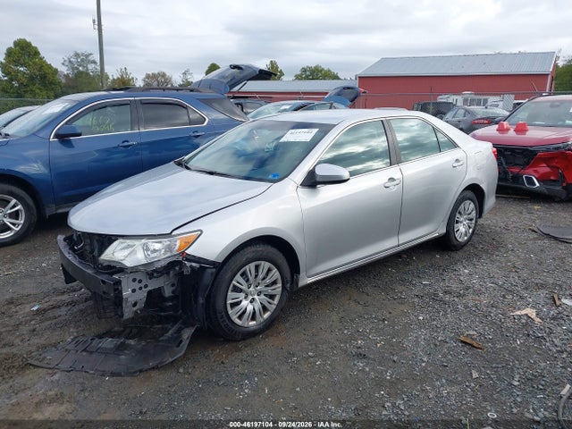 46197104 :رقم المزاد ، 4T1BF1FK5DU276688 vin ، 2013 Toyota Camry Le مزاد بيع