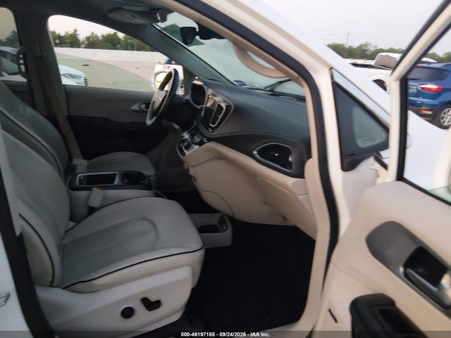 Chrysler Pacifica Hybrid Limited 2018 2C4RC1N76JR105207 Image 5