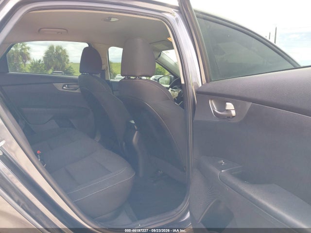 46197227 :رقم المزاد ، 3KPF24ADXME323630 vin ، 2021 Kia Forte Fe مزاد بيع