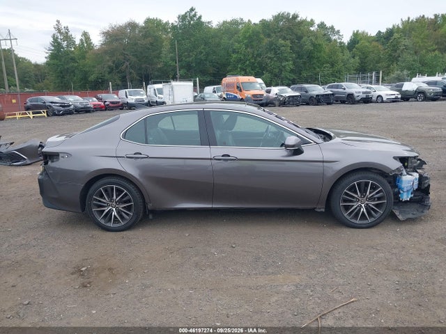46197274 :رقم المزاد ، 4T1F11BK3MU025660 vin ، 2021 Toyota Camry Xle مزاد بيع