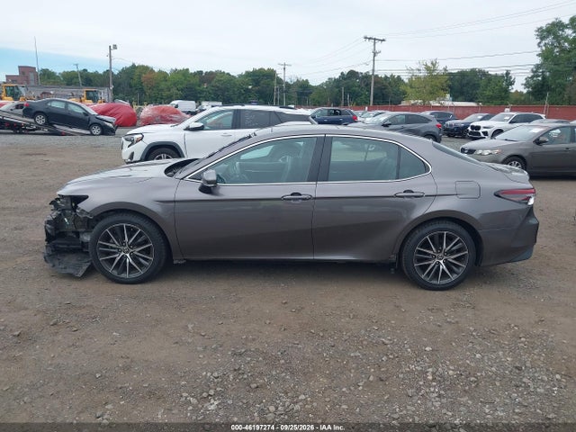 46197274 :رقم المزاد ، 4T1F11BK3MU025660 vin ، 2021 Toyota Camry Xle مزاد بيع