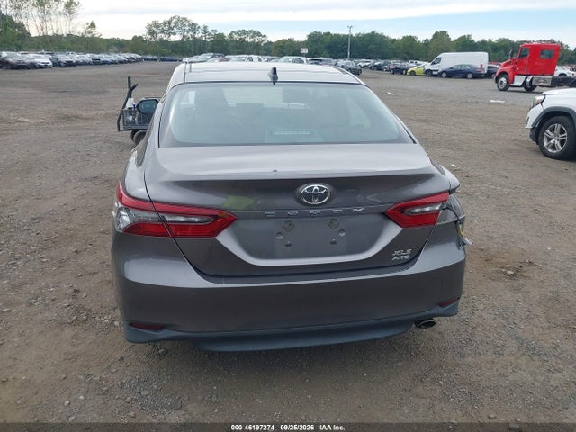 46197274 :رقم المزاد ، 4T1F11BK3MU025660 vin ، 2021 Toyota Camry Xle مزاد بيع